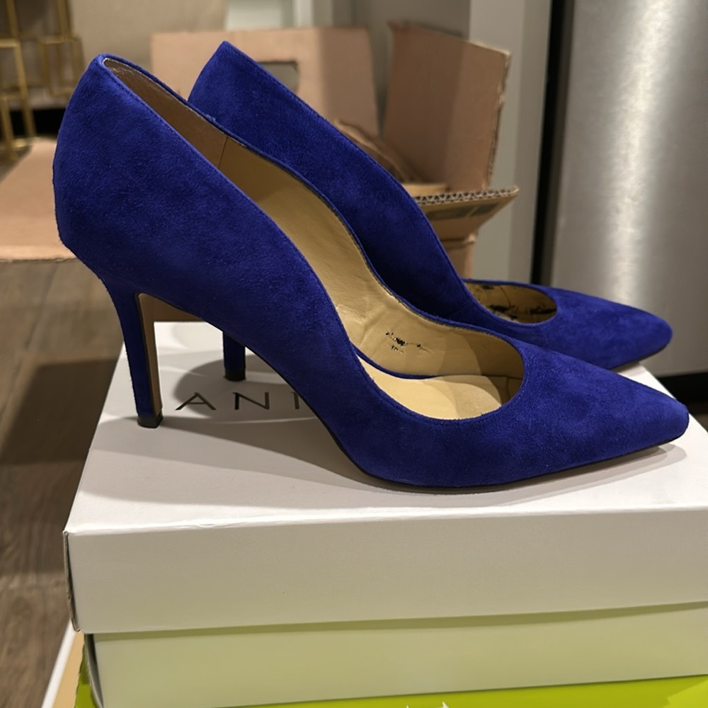 Ann Taylor Blue Suede Pumps l